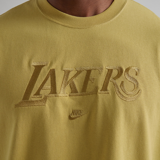 Milwaukee Bucks Courtside Men's Nike NBA T-Shirt Size Small (Brown)
