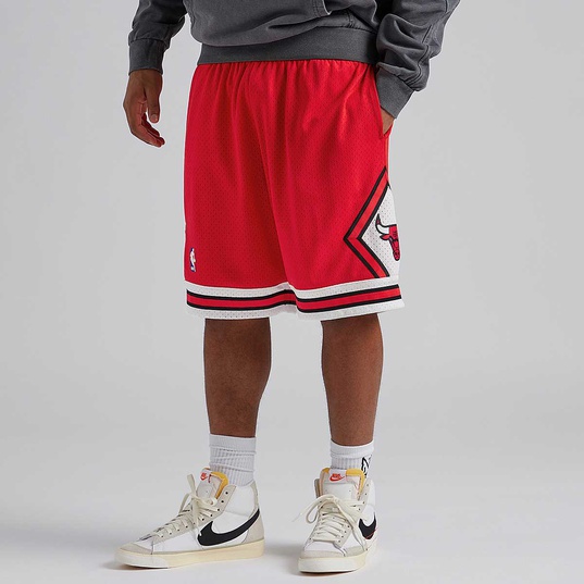 Mitchell & Ness NBA Big Face 2.0 Chicago Bulls Shorts Mens Shorts (White)