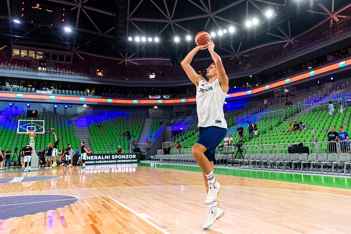 Nikola Jokic warming up at EuroBasket 2022